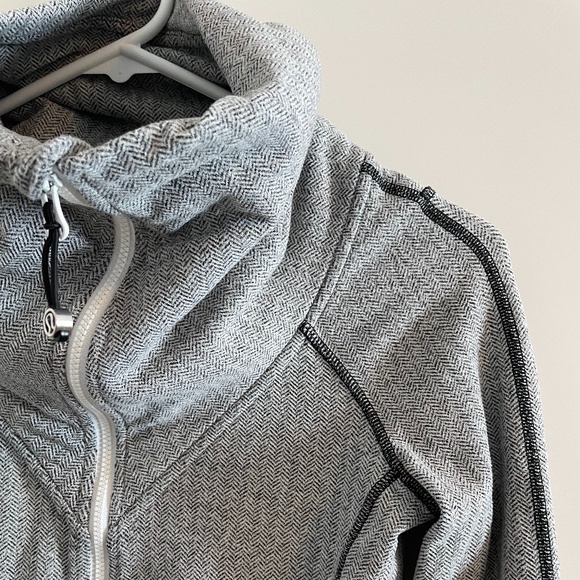 Lululemon Be Present Jacket - Picture 10 of 16